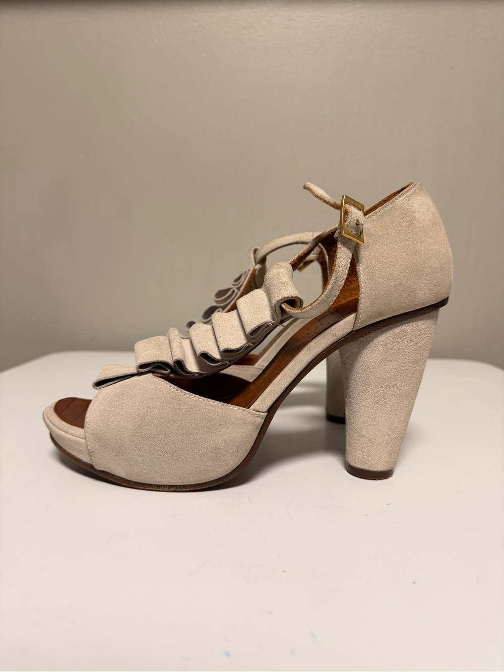 CHIE MIHARA SHOES T-STRAP SANDAL HEELS Beige SUEDE Women’s EU 38 US 8 UK 5